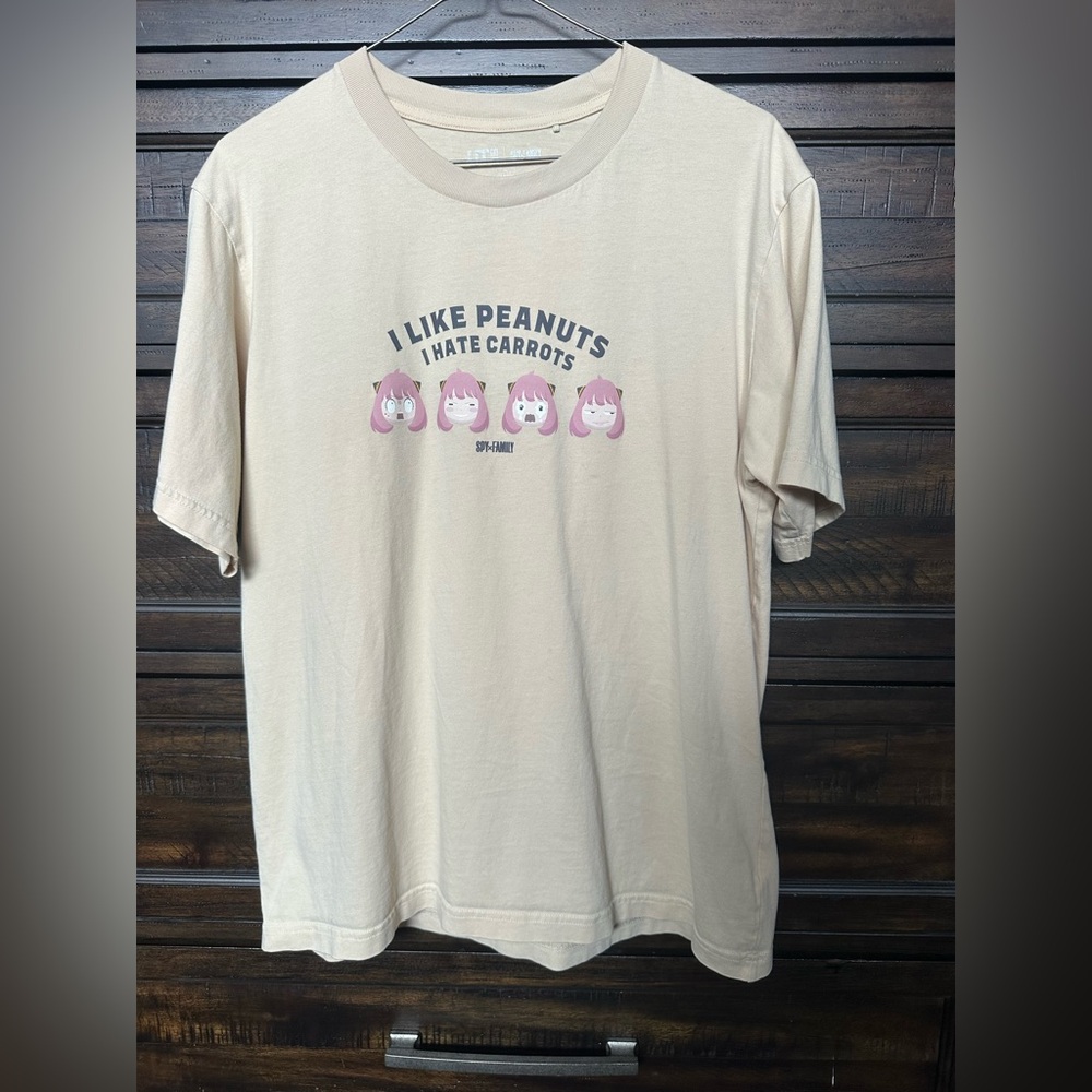 Uniqlo Cream Graphic Tee - Short Sleeve Size M
